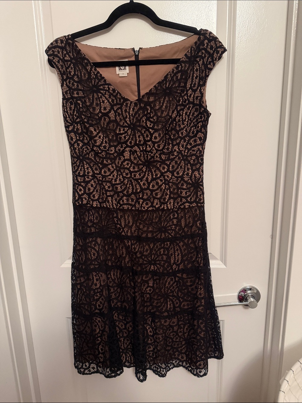 Gorgeous Anne Klein Black Lace Overlay Dress with Tan Nude Lining 2 XS